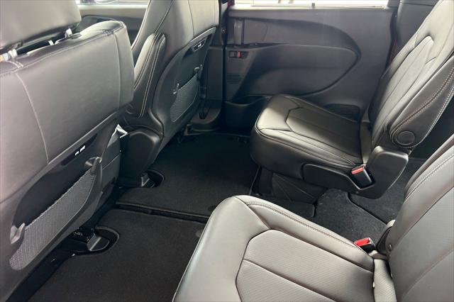 2026 Chrysler Pacifica Select AWD