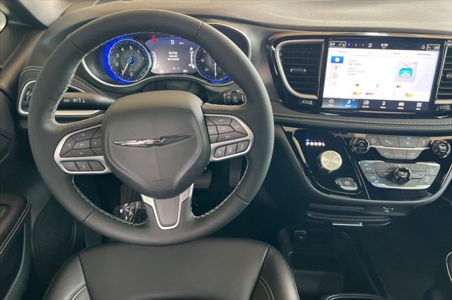 2026 Chrysler Pacifica Select AWD