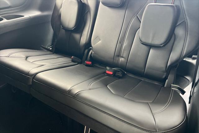 2026 Chrysler Pacifica Select AWD