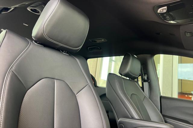 2026 Chrysler Pacifica Select AWD