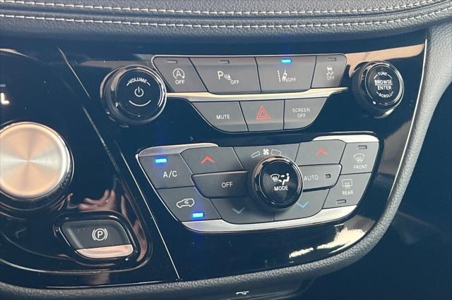 2026 Chrysler Pacifica Select AWD