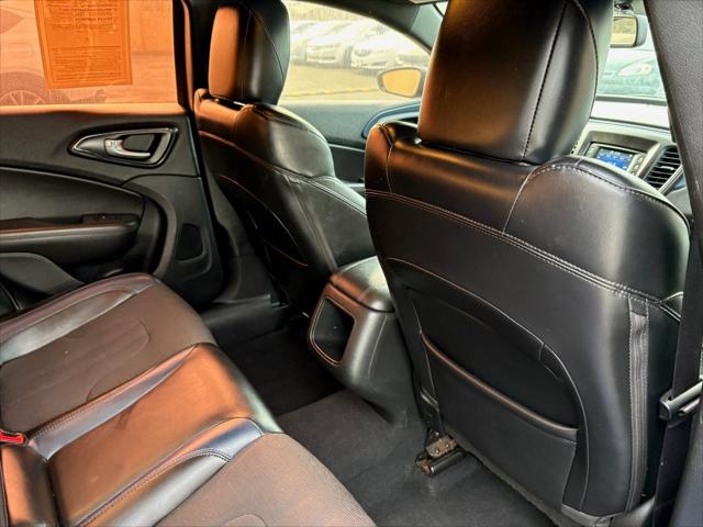 2015 Chrysler 200 S
