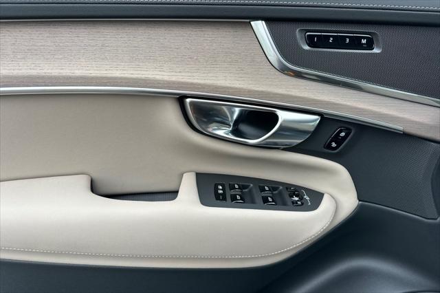2026 Volvo XC90 Core, B5 AWD Gas (mild hybrid), Gasoline, Bright, 7 Seats
