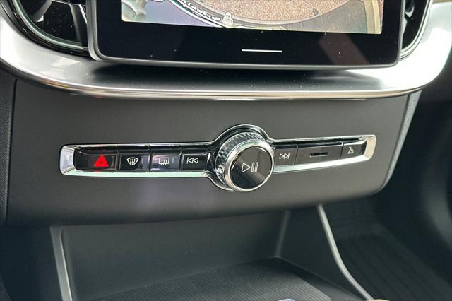 2026 Volvo XC90 Core, B5 AWD Gas (mild hybrid), Gasoline, Bright, 7 Seats