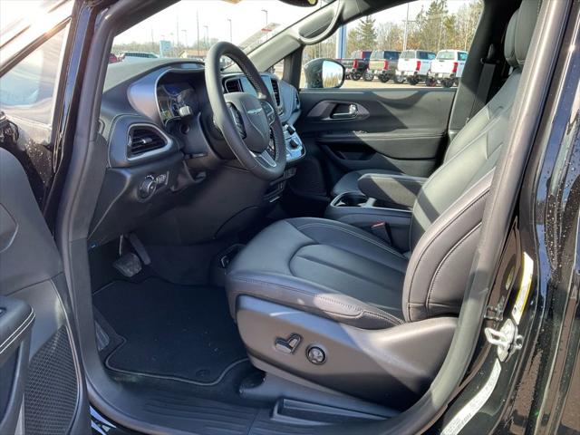 2026 Chrysler Pacifica Select AWD