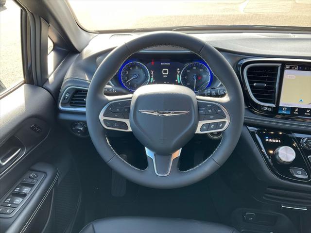 2026 Chrysler Pacifica Select AWD
