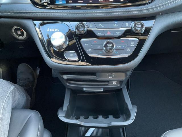 2026 Chrysler Pacifica Select AWD