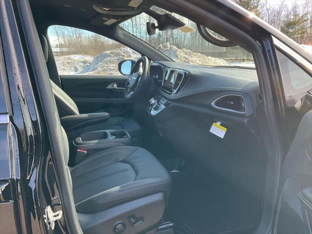 2026 Chrysler Pacifica Select AWD