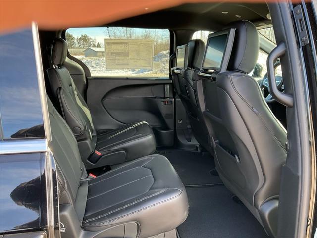 2026 Chrysler Pacifica Select AWD