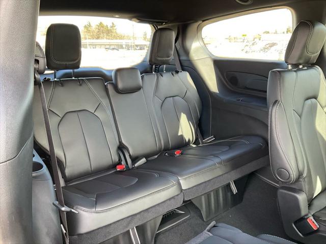 2026 Chrysler Pacifica Select AWD