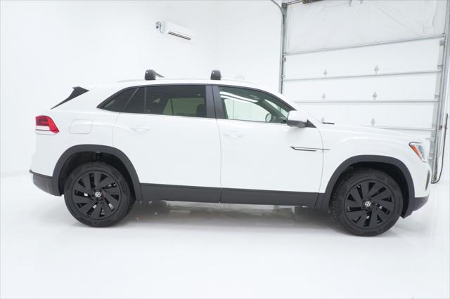 2026 Volkswagen Atlas Cross Sport SE with Technology