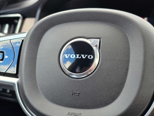2026 Volvo XC90 Plug-In Hybrid Ultra, T8 AWD, Electric/Gasoline, Bright, 6 Seats