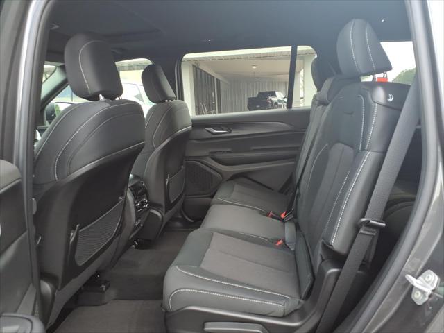 2026 Jeep Grand Cherokee Altitude 4x2