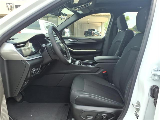 2026 Jeep Grand Cherokee Altitude 4x2