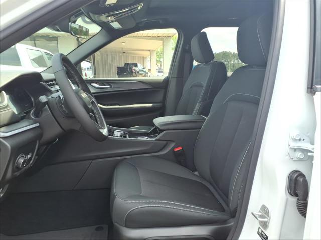 2026 Jeep Grand Cherokee Altitude 4x2
