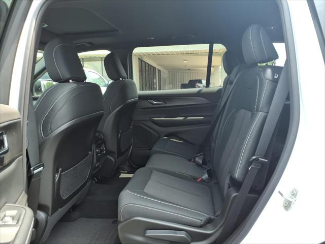 2026 Jeep Grand Cherokee Altitude 4x2