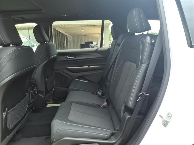 2026 Jeep Grand Cherokee Altitude 4x2