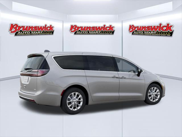 2026 Chrysler Pacifica Select AWD