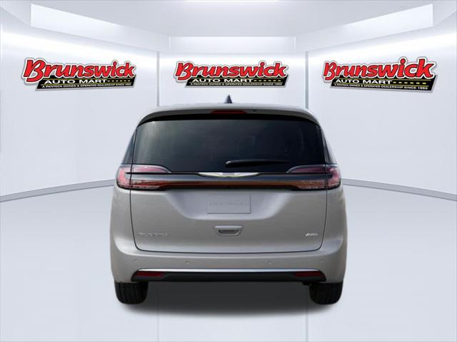 2026 Chrysler Pacifica Select AWD