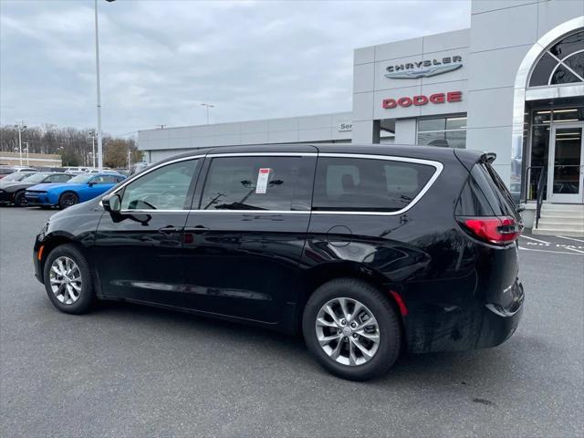 2026 Chrysler Pacifica Select AWD