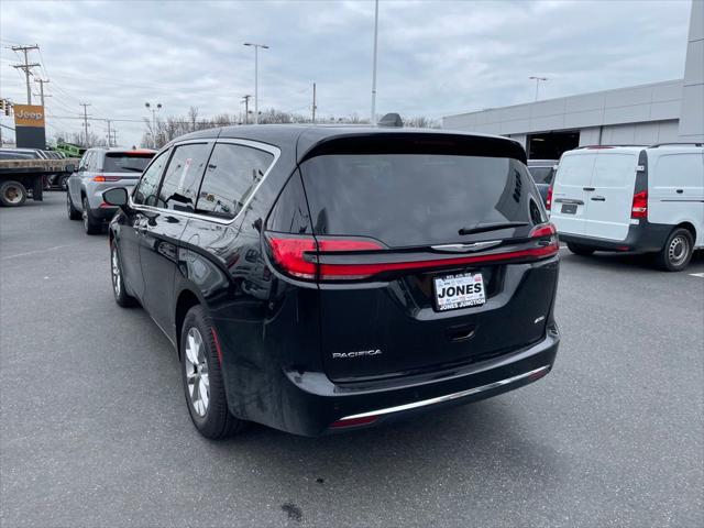 2026 Chrysler Pacifica Select AWD