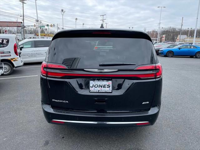 2026 Chrysler Pacifica Select AWD