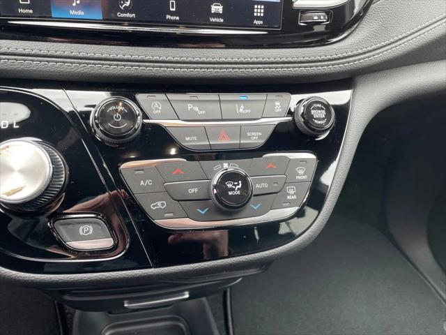2026 Chrysler Pacifica Select AWD