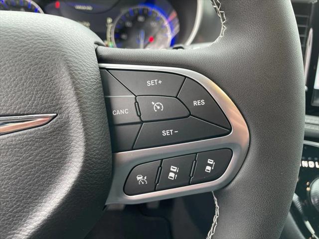2026 Chrysler Pacifica Select AWD