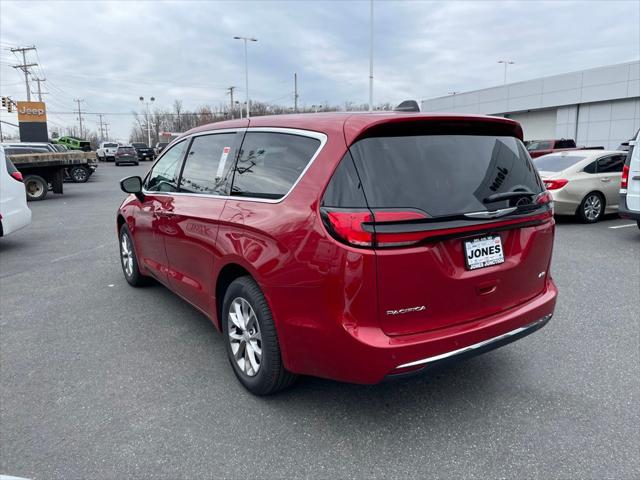 2026 Chrysler Pacifica Select AWD