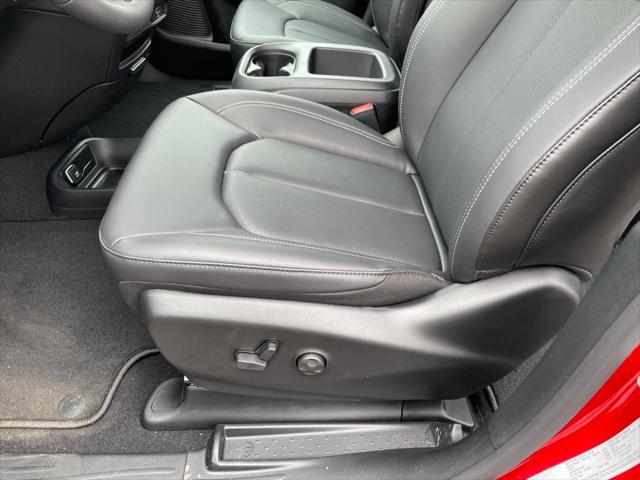 2026 Chrysler Pacifica Select AWD