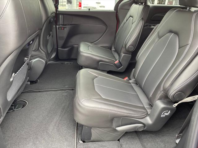 2026 Chrysler Pacifica Select AWD
