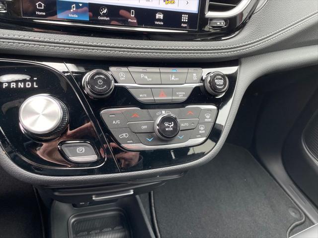 2026 Chrysler Pacifica Select AWD