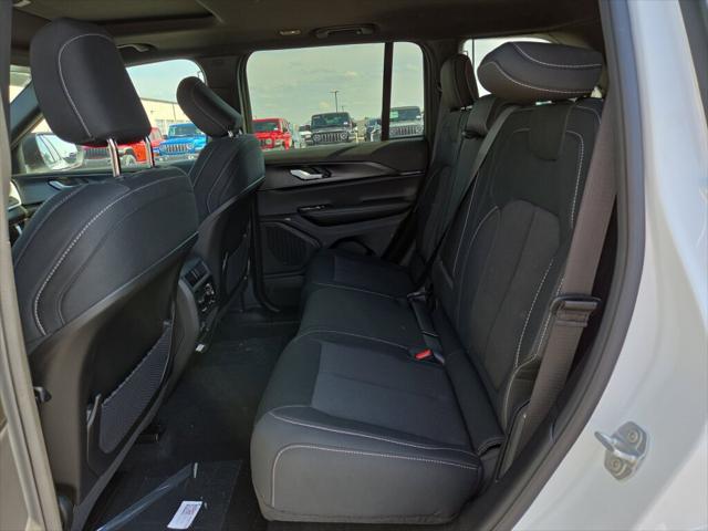 2026 Jeep Grand Cherokee Altitude 4x2
