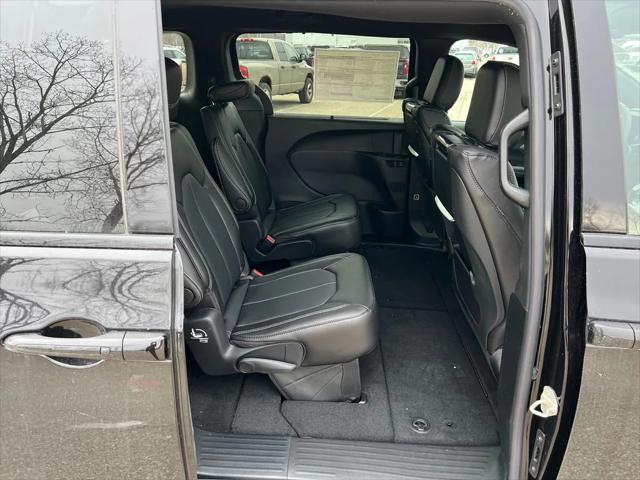 2026 Chrysler Pacifica Select AWD