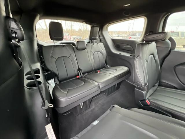 2026 Chrysler Pacifica Select AWD
