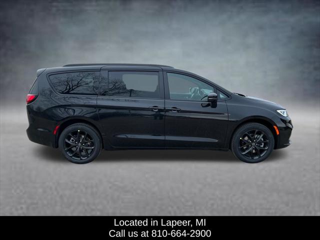 2026 Chrysler Pacifica Select AWD