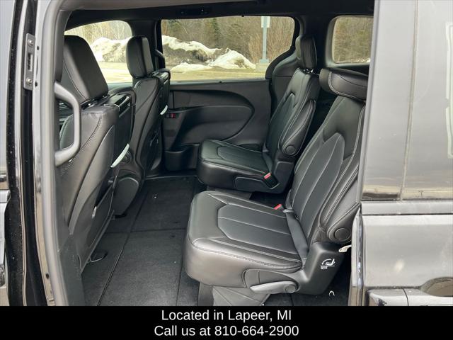 2026 Chrysler Pacifica Select AWD