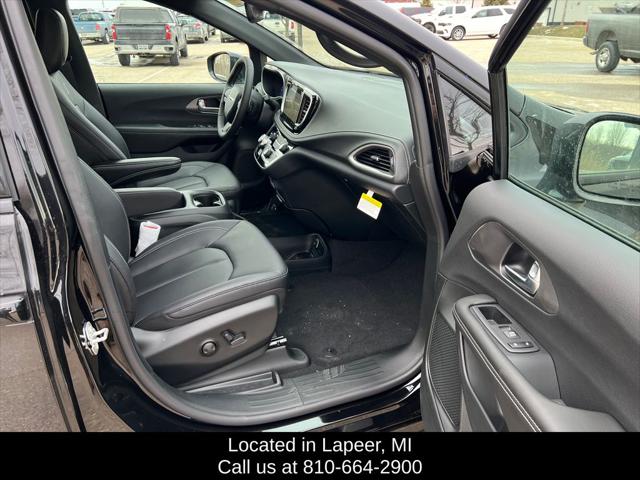 2026 Chrysler Pacifica Select AWD