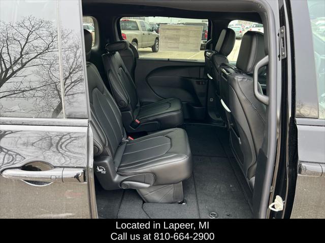 2026 Chrysler Pacifica Select AWD