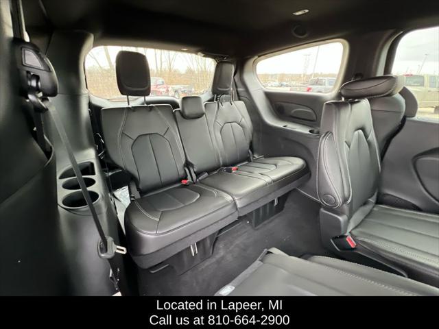 2026 Chrysler Pacifica Select AWD