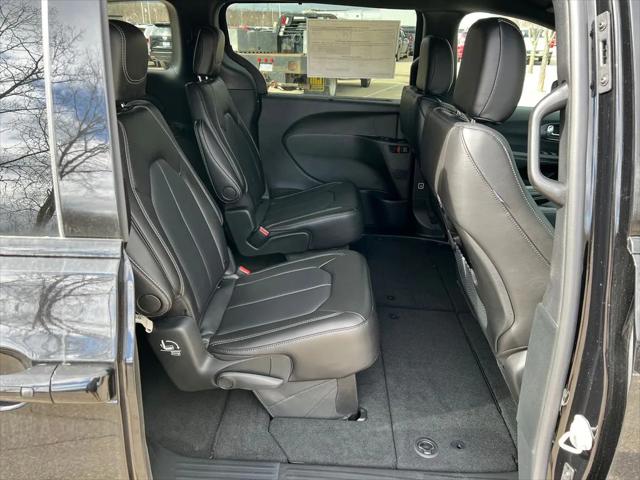 2026 Chrysler Pacifica Select AWD