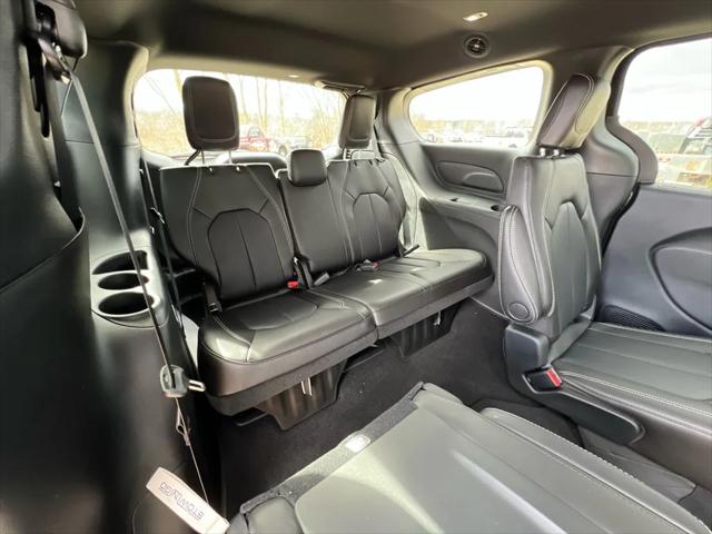 2026 Chrysler Pacifica Select AWD