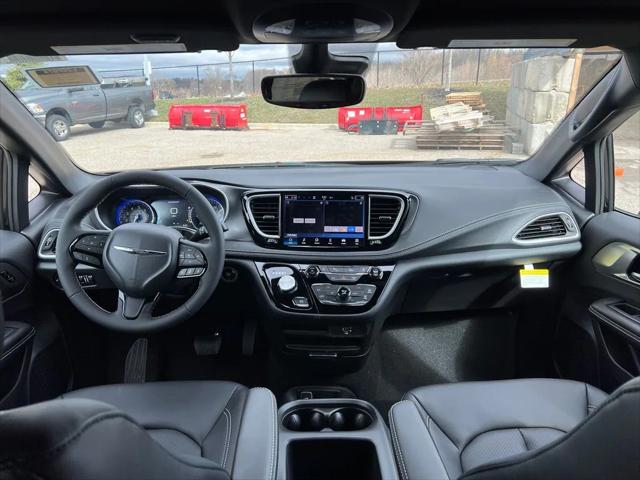 2026 Chrysler Pacifica Select AWD