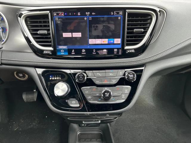 2026 Chrysler Pacifica Select AWD