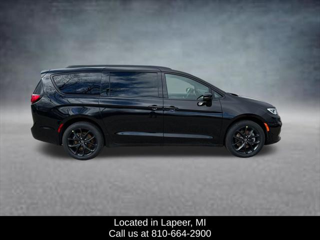 2026 Chrysler Pacifica Select AWD