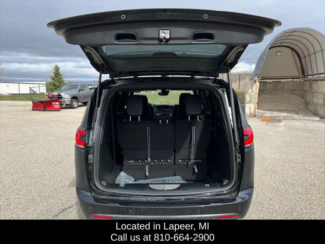 2026 Chrysler Pacifica Select AWD