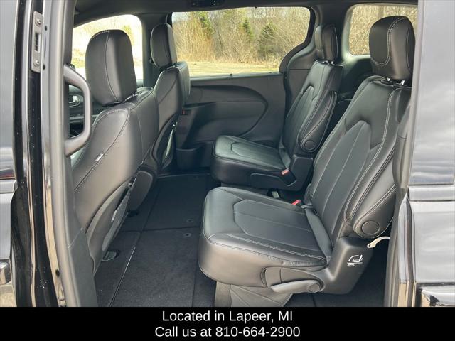 2026 Chrysler Pacifica Select AWD