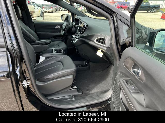 2026 Chrysler Pacifica Select AWD