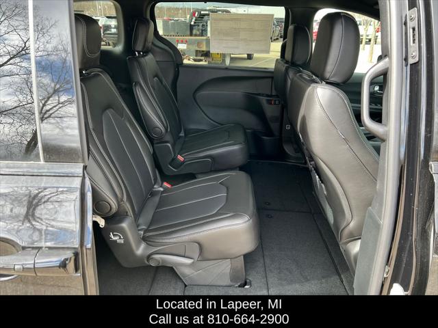 2026 Chrysler Pacifica Select AWD