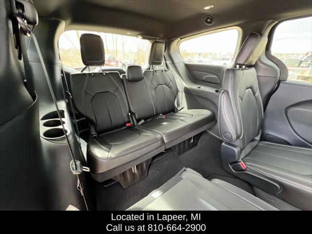 2026 Chrysler Pacifica Select AWD